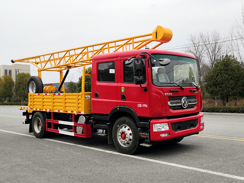 東風(fēng)多利卡雙排3型汽車鉆機